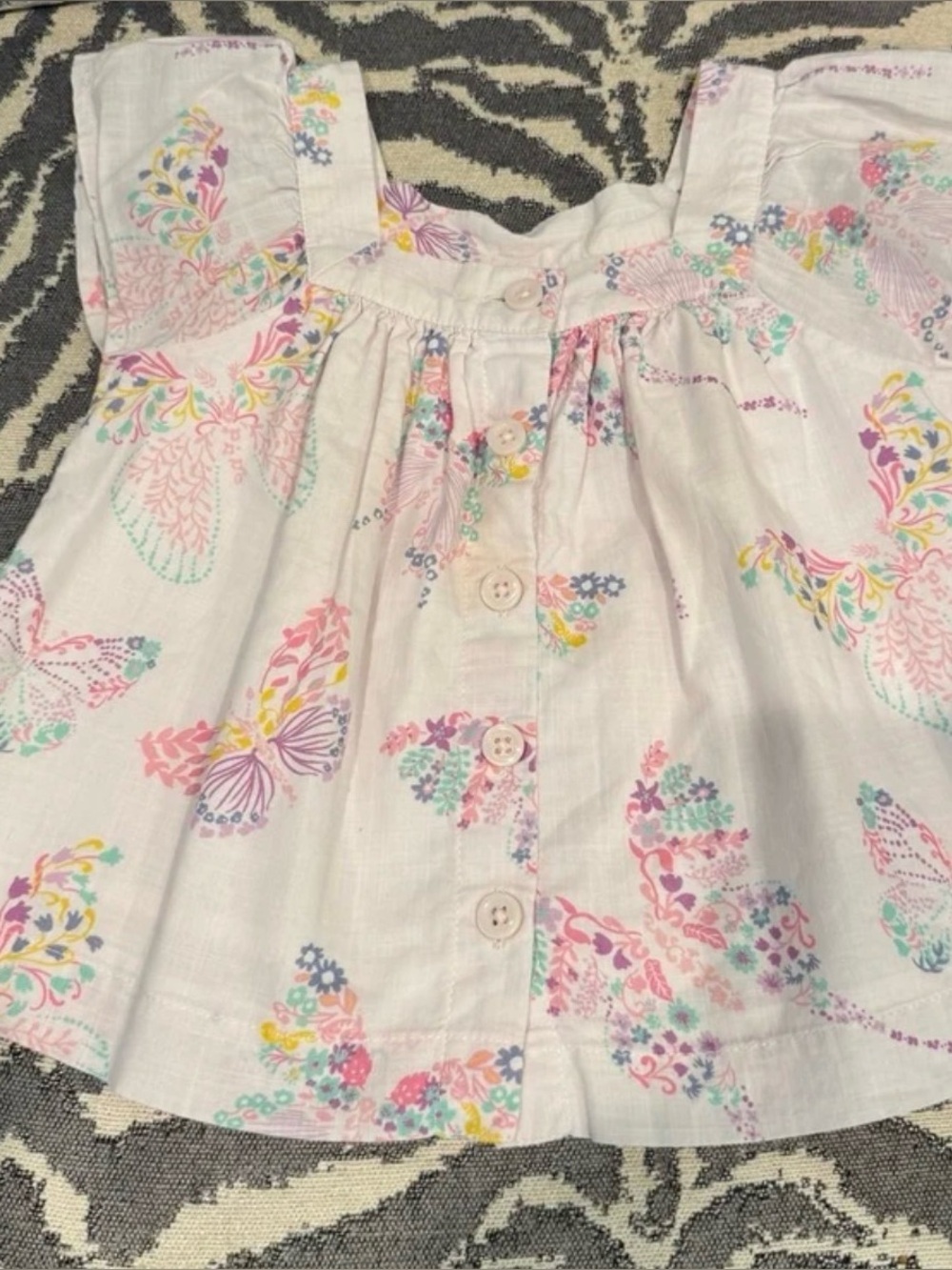 Baby Gap Size 3T white short sleeve shirt with pastel butterflies, buttons